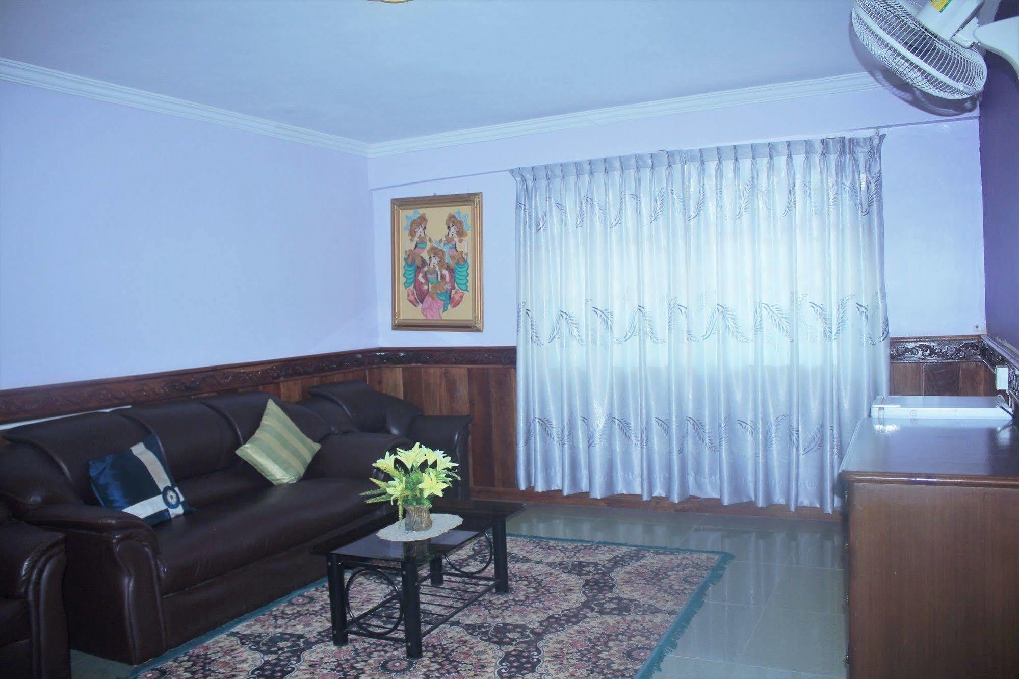 Spring Park Hotel Battambang Esterno foto