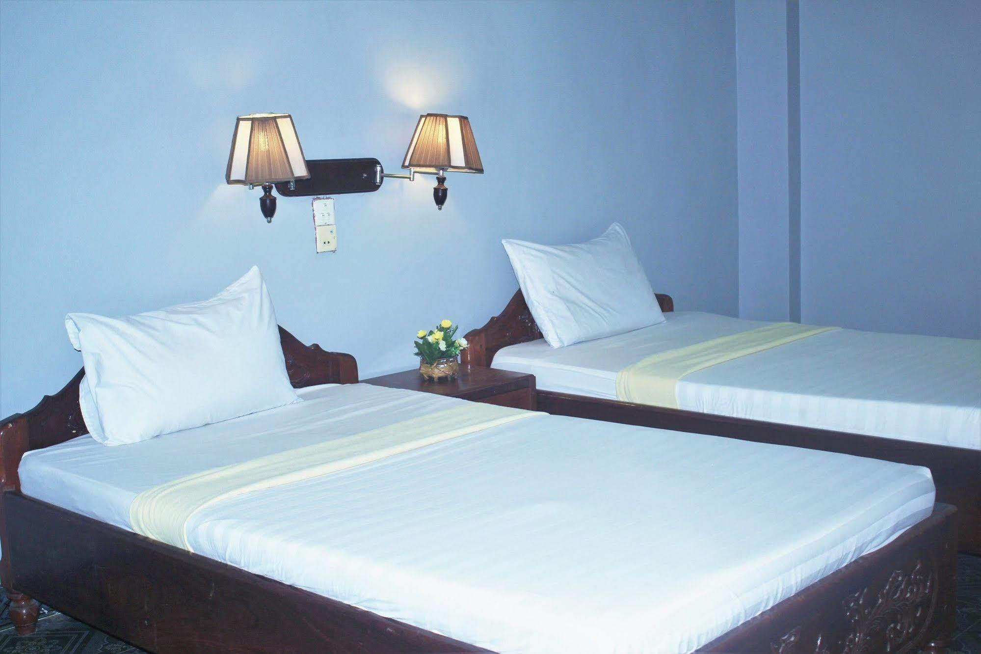 Spring Park Hotel Battambang Esterno foto