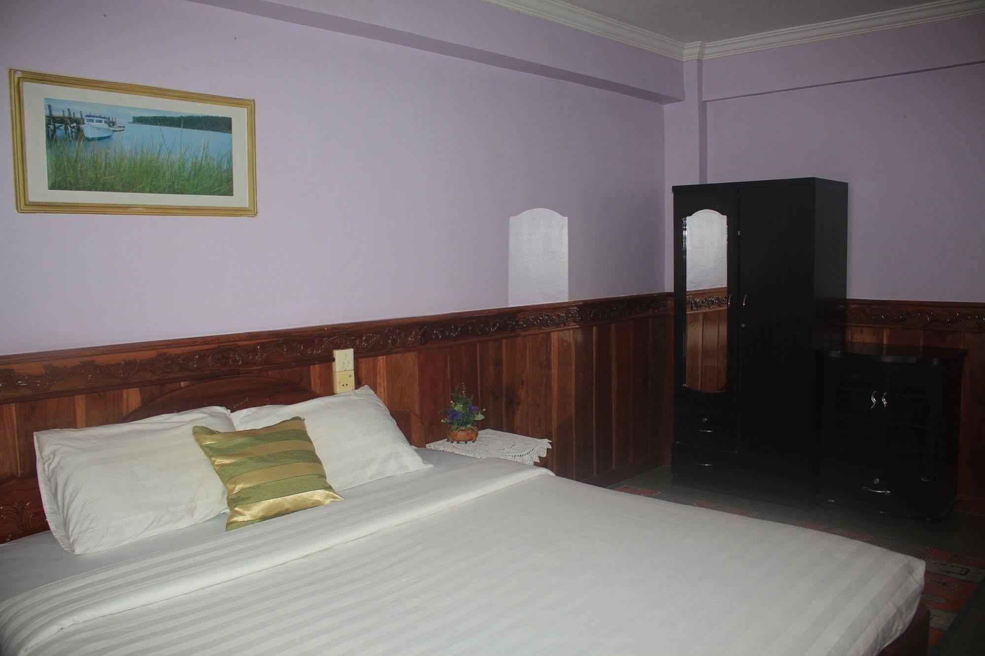 Spring Park Hotel Battambang Esterno foto