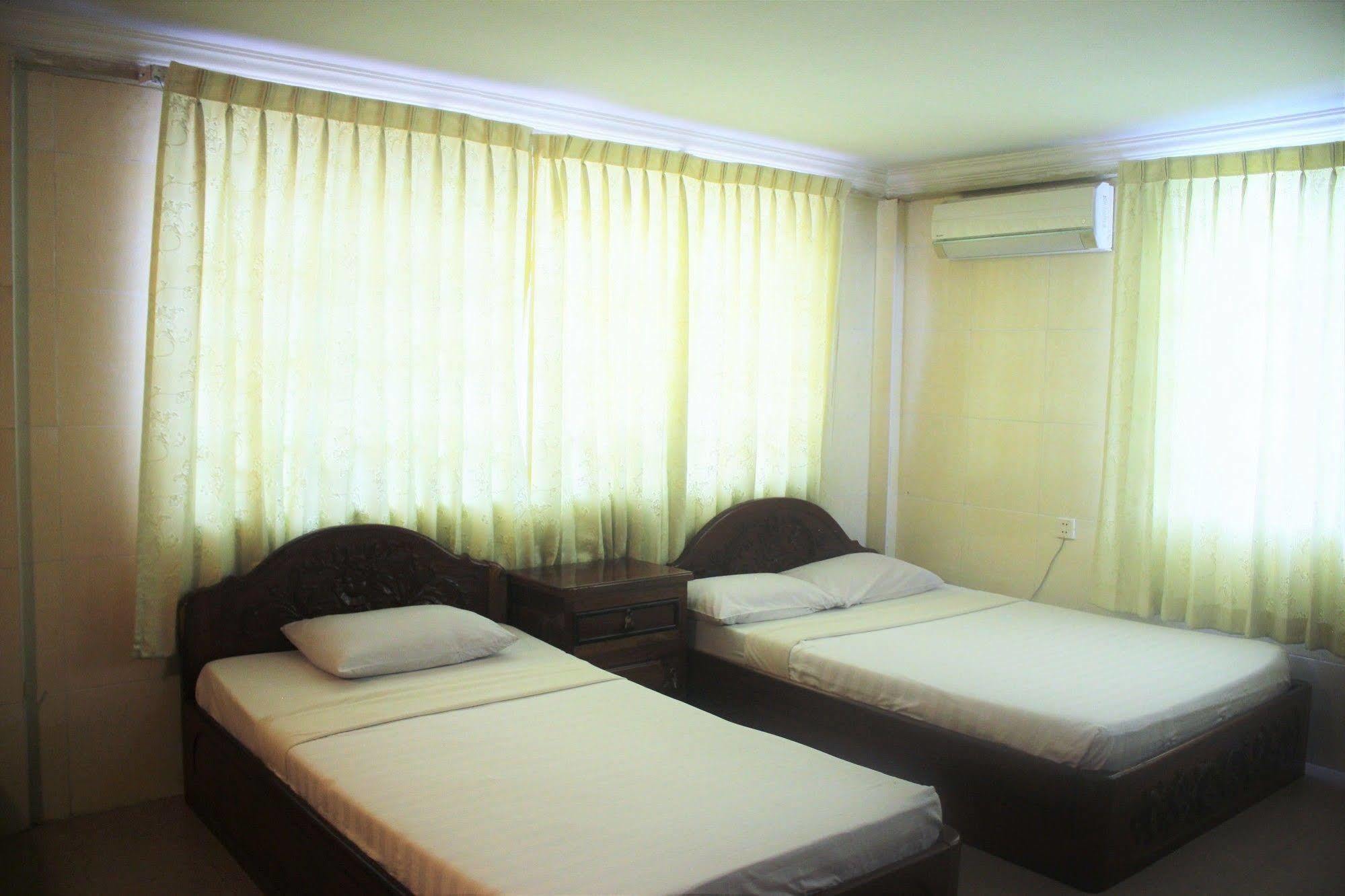 Spring Park Hotel Battambang Esterno foto
